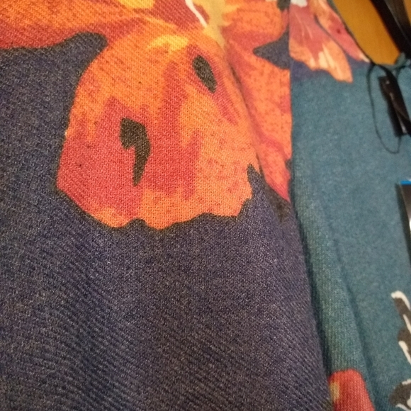 Open front floral poncho - Picture 2 of 5